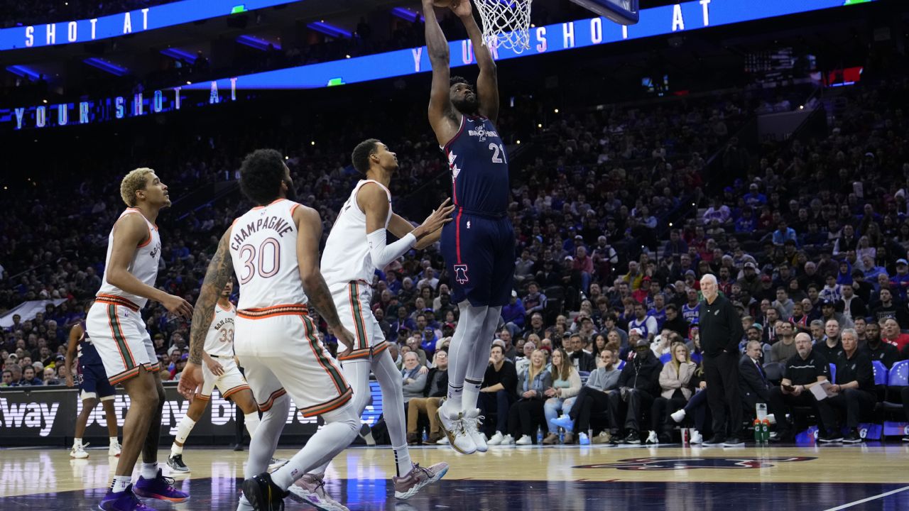 A Lo Mvp Joel Embiid Anota Puntos Y Establece R Cord De Franquicia