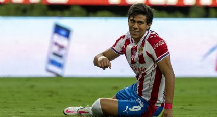 José Juan Macías, delantero de Chivas, se rompió el ligamento cruzado de la rodilla y será baja entre ocho y nueve meses