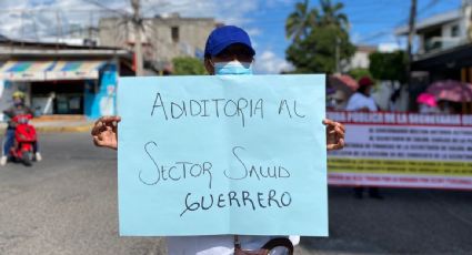 Trabajadores de la salud, maestros y policías marchan en Guerrero para exigir pagos atrasados