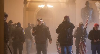 Dictan la condena más alta contra hombre por golpear a un policía en asalto al Capitolio; pasará más de 3 años en prisión