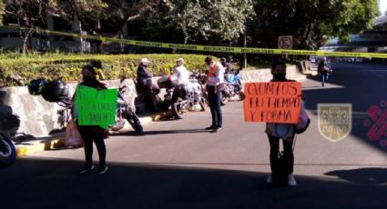 Padres de niños con cáncer bloquean de nuevo la Terminal 1 del aeropuerto de la CDMX