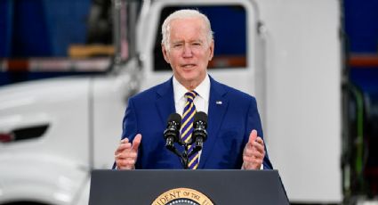 Biden planea promulgar reglas más estrictas para viajeros por variante Ómicron, según el Post