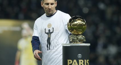 Messi comparte su Balón de Oro con el PSG y es ovacionado como 'Rey' en el Parque de los Príncipes
