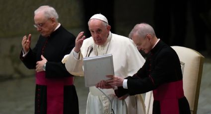 Papa Francisco pide en mensaje de Navidad el fin de la pandemia, diálogos de paz y vacunas para los más pobres