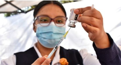 Comienza aplicación de refuerzo de vacuna contra la Covid a personal de salud en CDMX y Michoacán