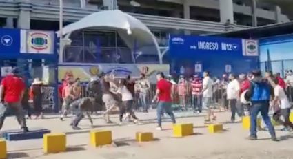 Se desborda la pasión y hay golpes por los boletos para la final afuera del Estadio Jalisco