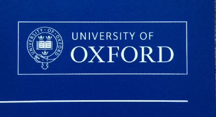 Universidad de Oxford no informó a voluntarios de su vacuna contra Covid sobre error en dosis, señala documento