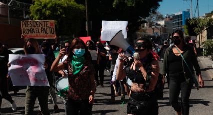 Activistas protestan contra candidatura de Salgado durante visita de AMLO en Iguala; acusan agresión contra manifestante