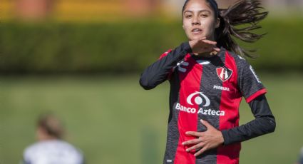 La mexicana Alison González fue galardonada como una de las 10 promesas del futbol mundial