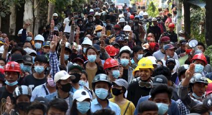 Manifestantes desafían represión de la junta militar en Birmania y salen a las calles en varias ciudades