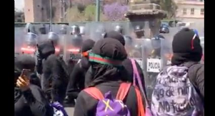 #8M2021 Encapsulan a contingente de mujeres en CDMX; fotógrafas acusan que fueron golpeadas por policías