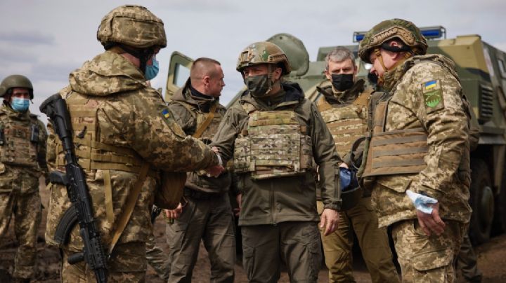 Ucrania asegura que Rusia tiene casi 100 mil soldados cerca de su frontera