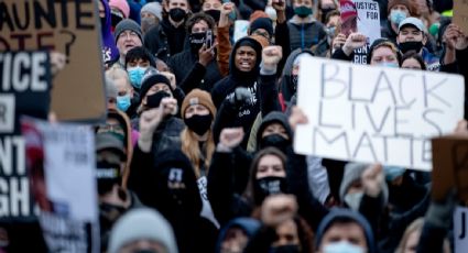 Protestas en Minnesota tras muerte de afroamericano a manos de policías dejan decenas de detenidos