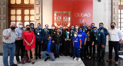 Claudia Sheinbaum recibe al campeón Cruz Azul y lo felicita por su “persistencia”