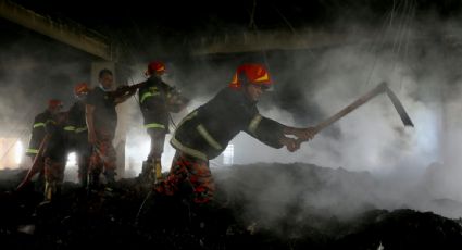 Detienen al dueño de la fábrica incendiada en Bangladesh que dejó 52 muertos