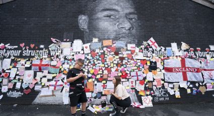 Niños ‘restauran’ mural vandalizado de Rashford y lo convierten en símbolo antirracista