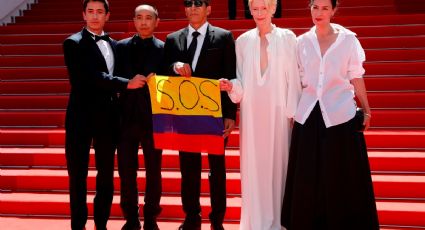 Muestran bandera de “SOS Colombia” en la alfombra roja de ‘Memoria’ que se exhibe en Cannes