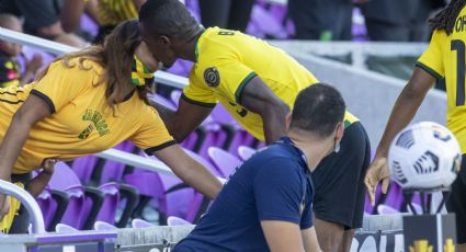 Jugador de Jamaica festeja gol con beso a su novia, en una 'romántica' Copa Oro