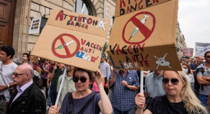 Más de 100 mil personas protestan contra la "dictadura sanitaria" en Francia