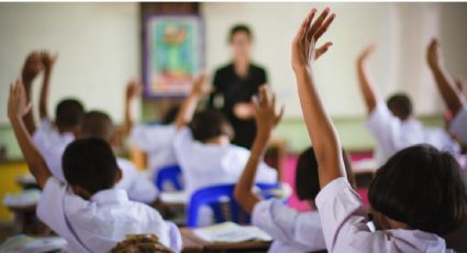 Clases presenciales se reanudarán en agosto "llueve, truene o relampaguee", insiste AMLO