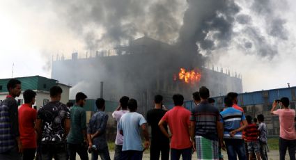 Incendio en una fábrica de Bangladesh deja al menos 52 muertos y 25 heridos