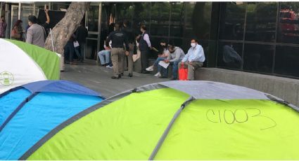 Colectivos mantienen plantón frente a la FGR para exigir apoyo en la búsqueda de restos en predio “La Bartolina”