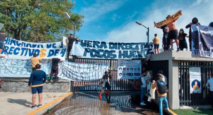 “Directivos ladrones y jugadores sin hue”... Las protestas de la afición de Pumas afuera de CU