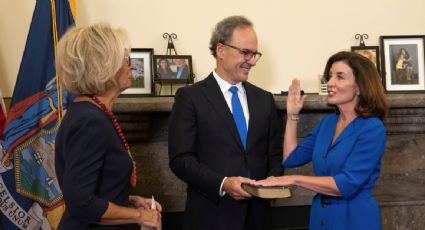 Kathy Hochul se convierte en la primera gobernadora de Nueva York y la novena en el país