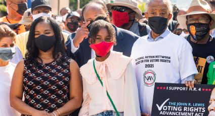 Miles de integrantes de minorías se manifiestan en EU para defender su derecho a votar