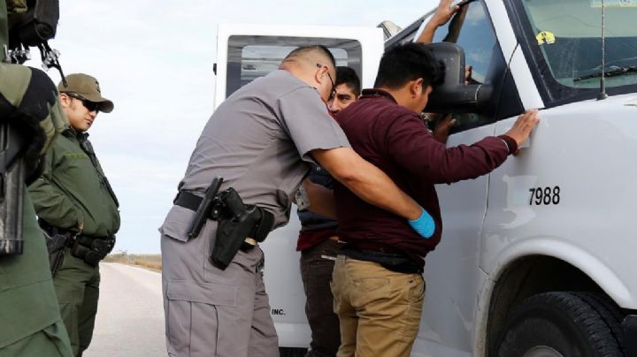 Activistas denuncian que migrantes detenidos en Texas pasan meses en prisión antes de comparecer ante un juez