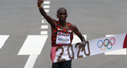 El keniano Eliud Kipchoge se consagra como el tercer bicampeón olímpico en la maratón