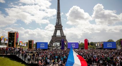 París despliega la bandera olímpica en la Torre Eiffel para dar la bienvenida a los Juegos de 2024