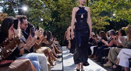 Michael Kors regresa a las pasarelas en vivo con una colección de romanticismo y amor