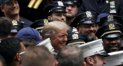 Trump realiza visita sorpresa a oficinas del Departamento de Bomberos y Policía de Nueva York en aniversario del 9-11