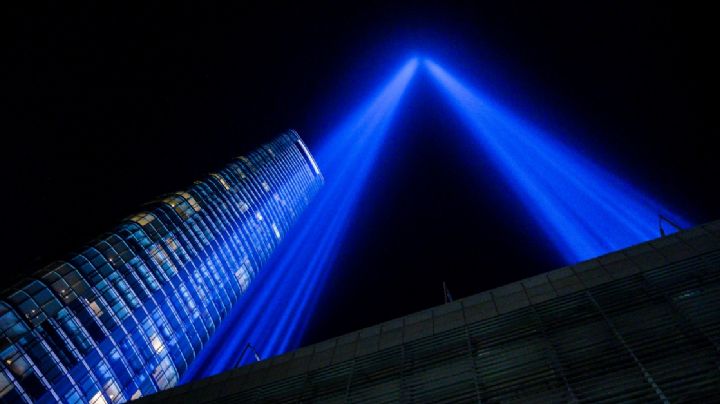 Estelas de luz iluminan Nueva York en homenaje a las víctimas del 9/11
