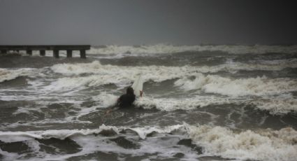 "Nicholas" se convierte en huracán categoría 1 y mantiene su ruta hacia Texas