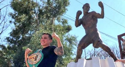 El campeón mexicano Óscar Valdez es inmortalizado con una estatua en su natal Nogales