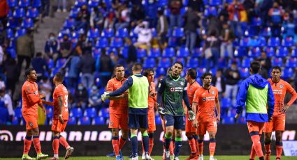 Jesús Corona vuelve en plan grande y salva a Cruz Azul de la derrota en Puebla
