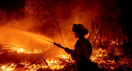 Clima permite avance del combate contra el incendio forestal en el norte de California