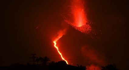 Volcán de la isla española de La Palma vuelve a emitir lava y cenizas; 513 viviendas y 237 hectáreas han sido afectadas