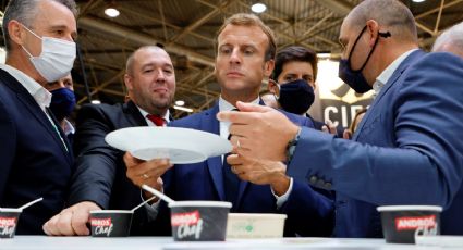 Lanzan un huevo al presidente de Francia, Emmanuel Macron, durante un acto público