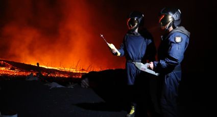 Lava de volcán español en La Palma avanza hacia el océano Atlántico