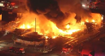 Reportan incendio masivo en un centro comercial de California; videos revelan daños