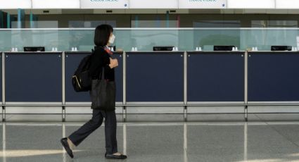 China suspende más vuelos internacionales por el aumento de casos de Covid; Shanghái frena su actividad turística