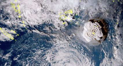 Volcán marítimo en Tonga entra en erupción; activan alerta de tsunami en costa oeste de EU