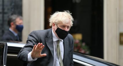 Boris Johnson dice que no dimitirá a su cargo pese a las críticas por haber violado el confinamiento