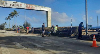 Llegan a Tonga los primeros aviones con ayuda humanitaria tras retiro de ceniza del aeropuerto