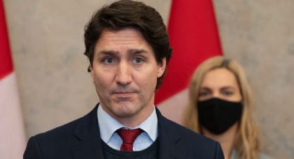 "Es una bofetada ver cómo la gente se pone en peligro", dice Trudeau sobre fiesta en un vuelo de Montreal a Cancún; anuncia investigación