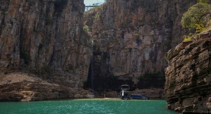 Desprendimiento de roca sobre botes turísticos en Brasil mata a 6 personas; hay 20 más desaparecidas