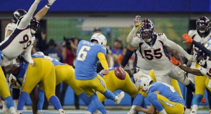 Chargers doblegan a Broncos a base de 'patadas' y tras dramático final en tiempo extra